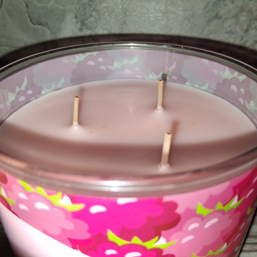 Bath &Body Works RASPBERRY ROSE 3-Wick Candle. Rose, Raspberries, Sugar NEW! - Picture 4 of 6